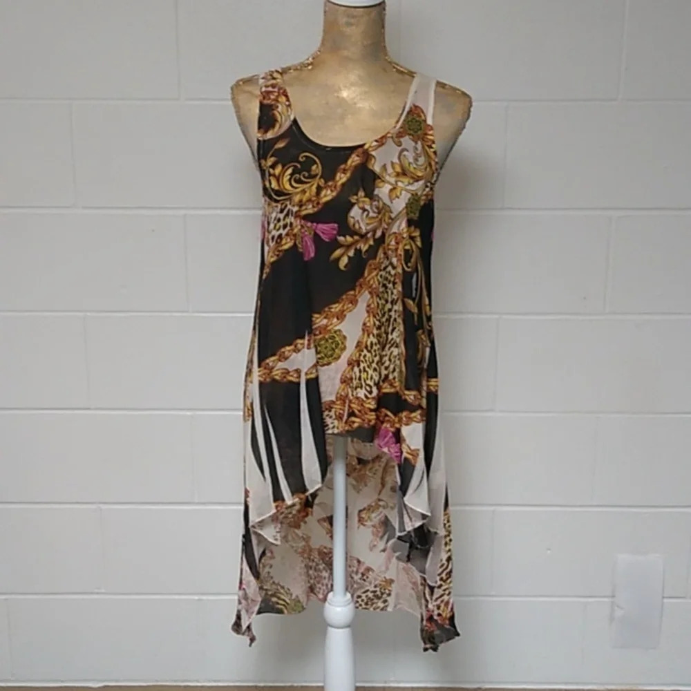Versatile Baroque-Print High-Low Tank Top - Black, White & Gold
